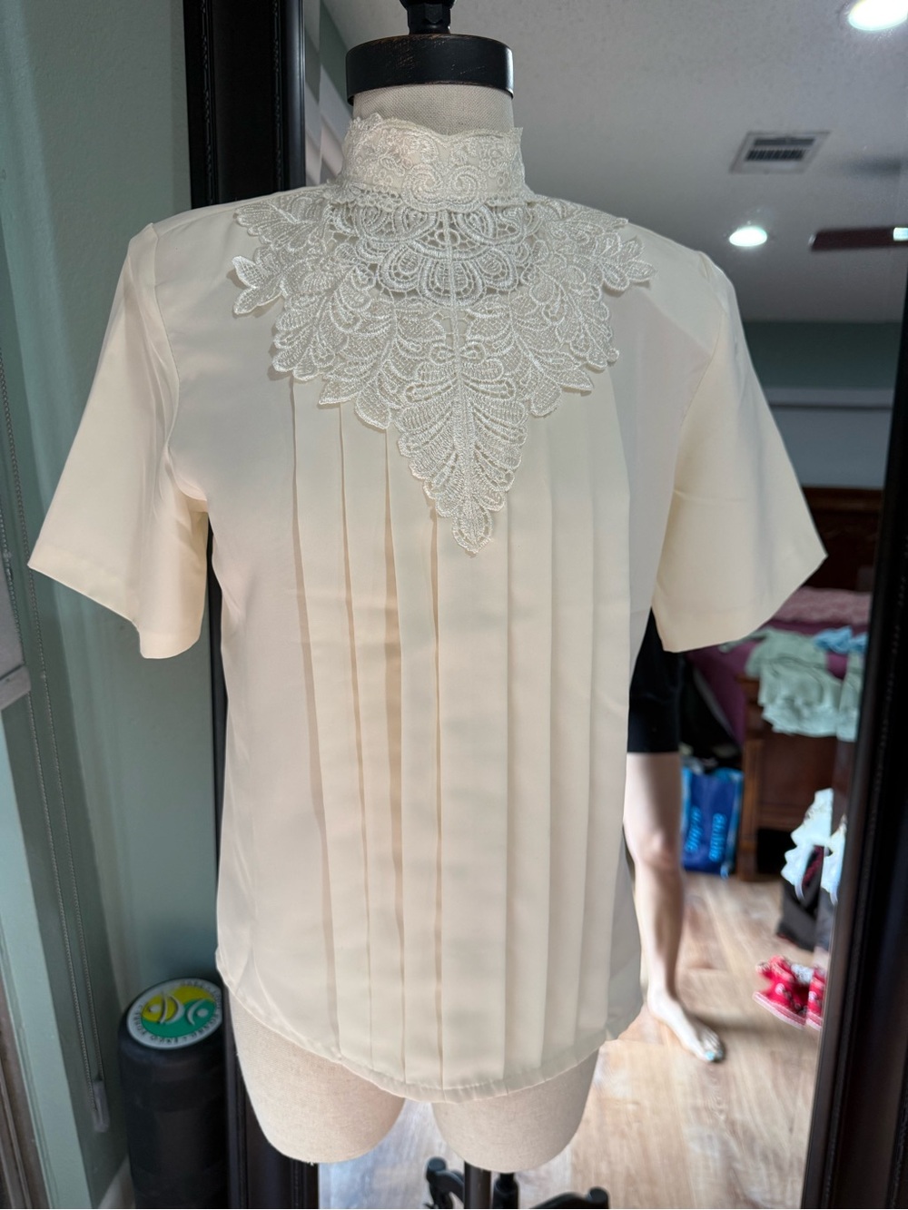 Women's Cream Lace High-Neck Pleated Blouse 80s vintage